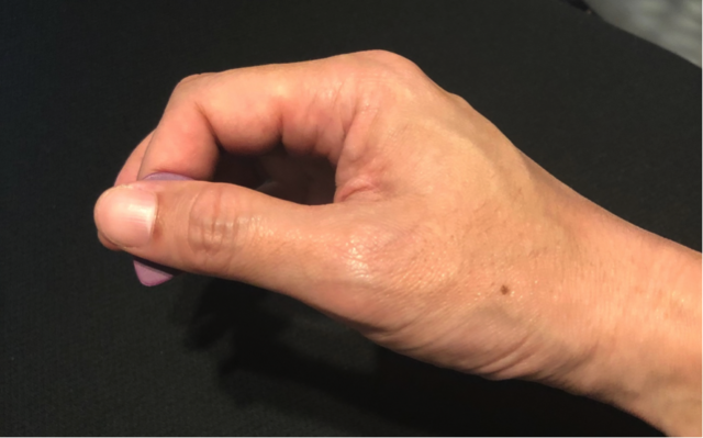 ピックの持ち方 手の甲側