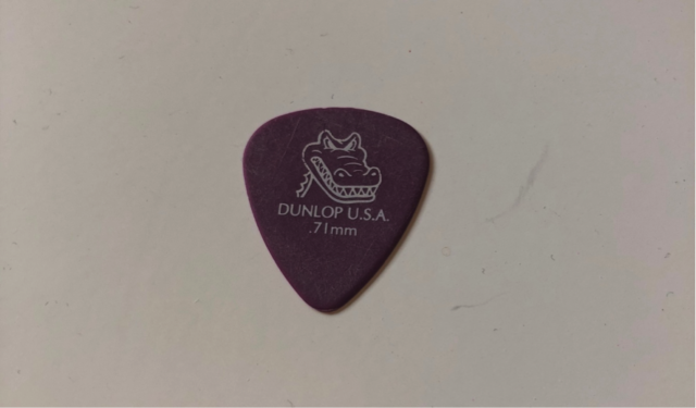 ティアドロップ型のピック