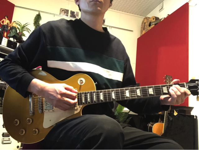 ギターを弾く姿勢