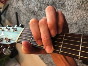 6弦を中指で押さえるパターンの「G」